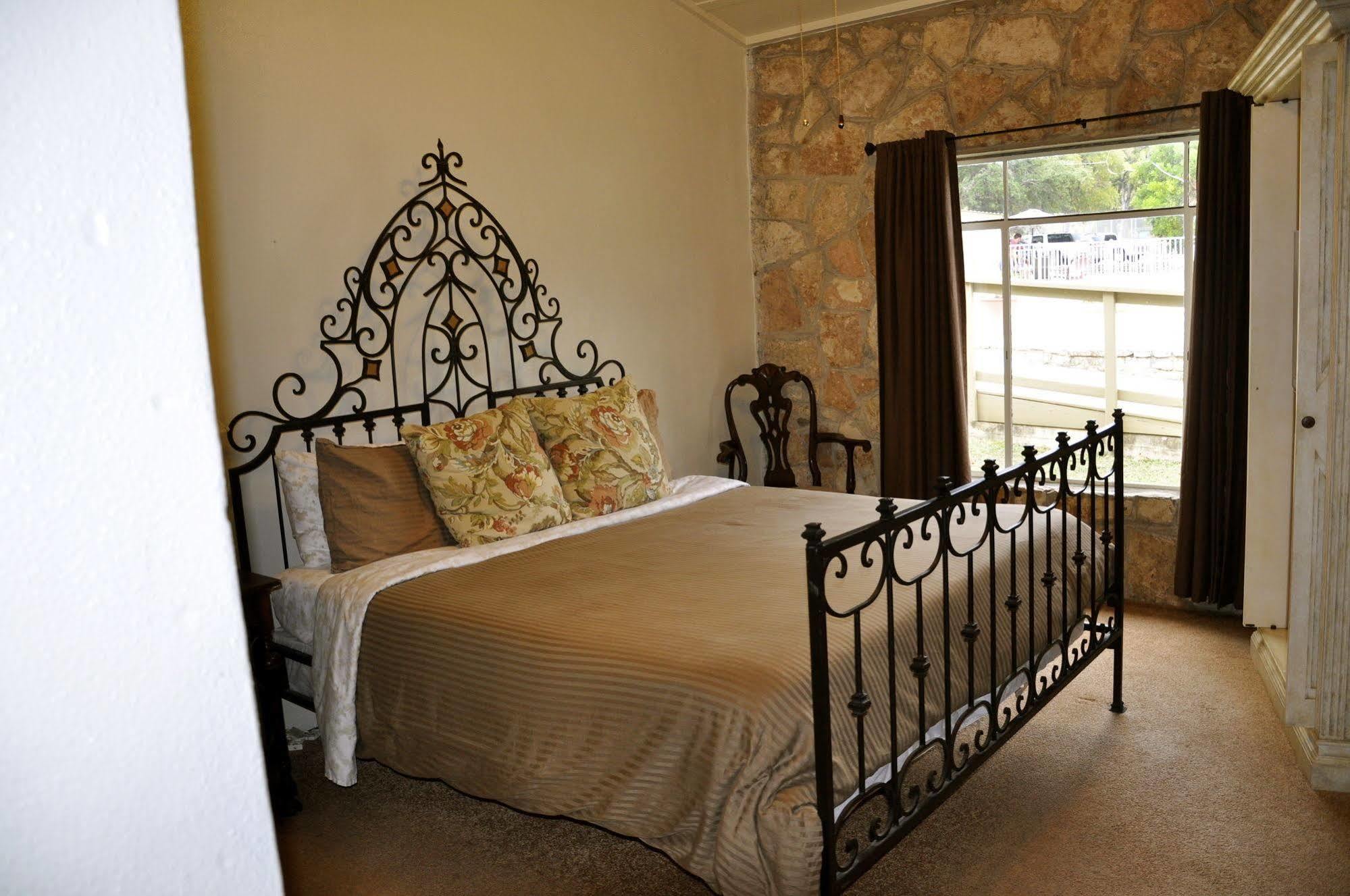 The Lodge At Cypress Falls Wimberley Exterior photo